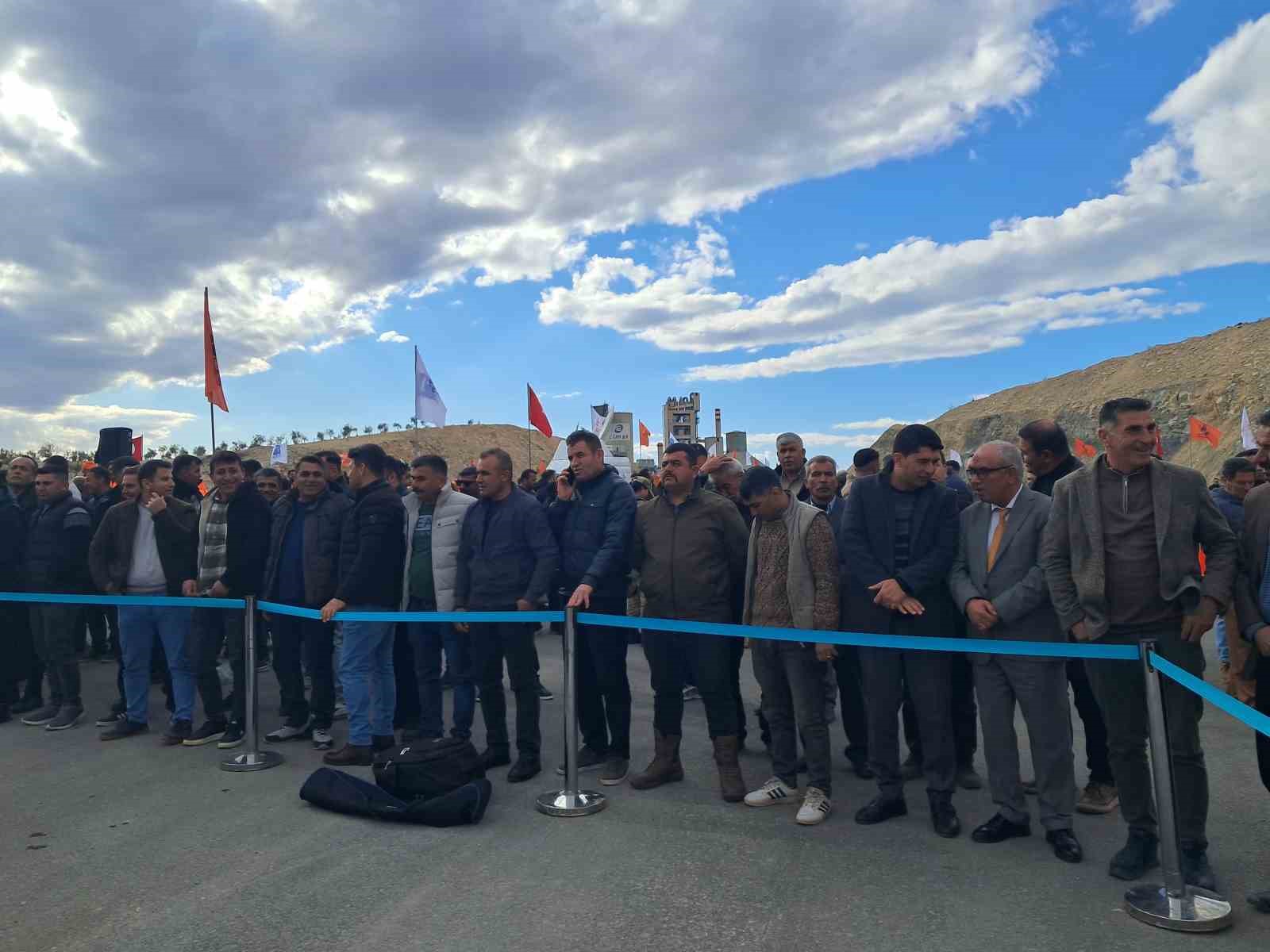 Bakan Uraloğlu: "Kilis’in ulaşım ve iletişim altyapısına 24 yılda yaklaşık 9,3 milyar lira yatırım gerçekleştirdik" 6 bakan uraloglu kilisin ulasim ve iletisim altyapisina 24 yilda yaklasik 93 milyar lira yatirim