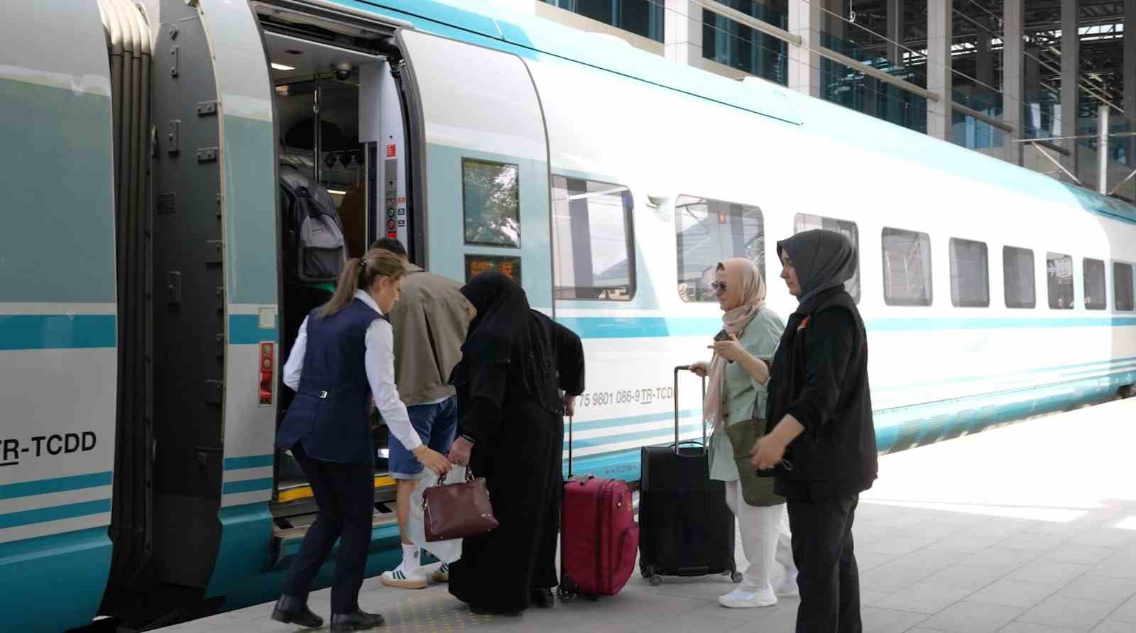 bakan uraloglu kurban bayraminda tht trenlerimizde toplamda 18 bin 644 kisilik kapasite artisi saglayacagiz 87tYTeLg