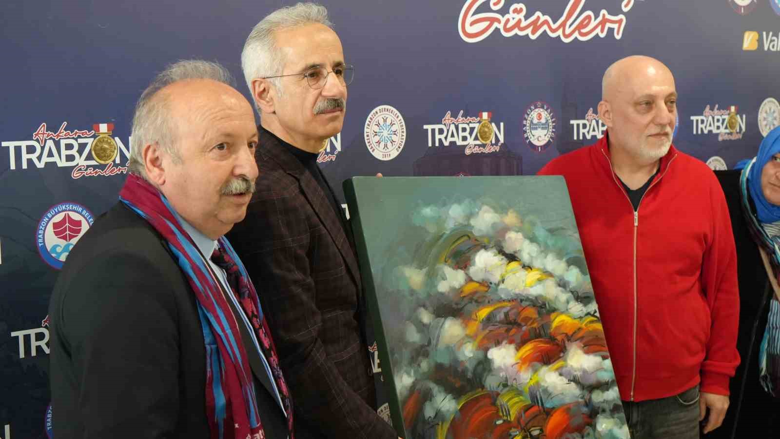 Bakan Uraloğlu: "Libya uçağının düşüşüyle ilgili hem bizim kaza kırım ekiplerimizin hem de başsavcılığımızın başlatmış olduğu bir süreç var" 7 bakan uraloglu libya ucaginin dususuyle ilgili hem bizim kaza kirim ekiplerimizin hem de bassavciligimizin aq61m6UJ