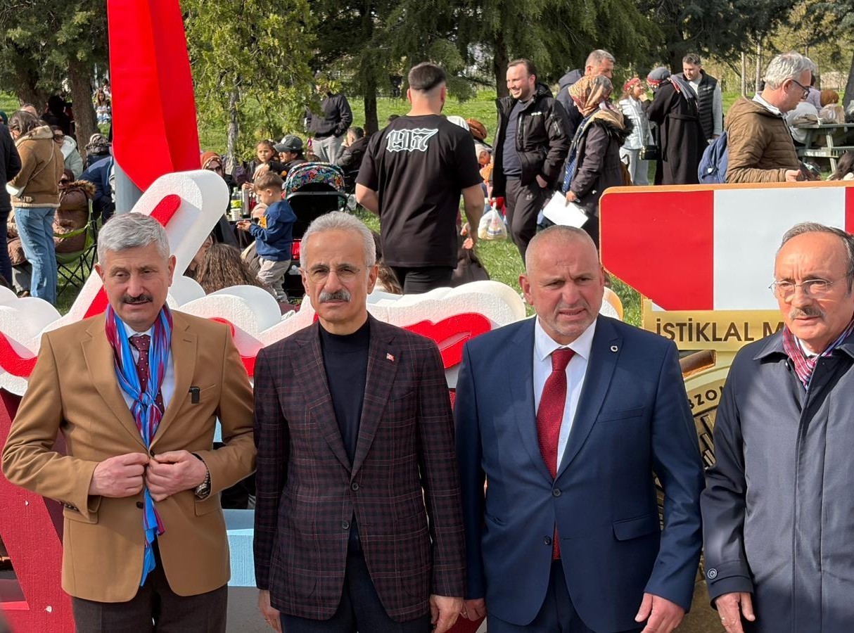 Bakan Uraloğlu: "Libya uçağının düşüşüyle ilgili hem bizim kaza kırım ekiplerimizin hem de başsavcılığımızın başlatmış olduğu bir süreç var" 5 bakan uraloglu libya ucaginin dususuyle ilgili hem bizim kaza kirim ekiplerimizin hem de bassavciligimizin ciZWhwgB