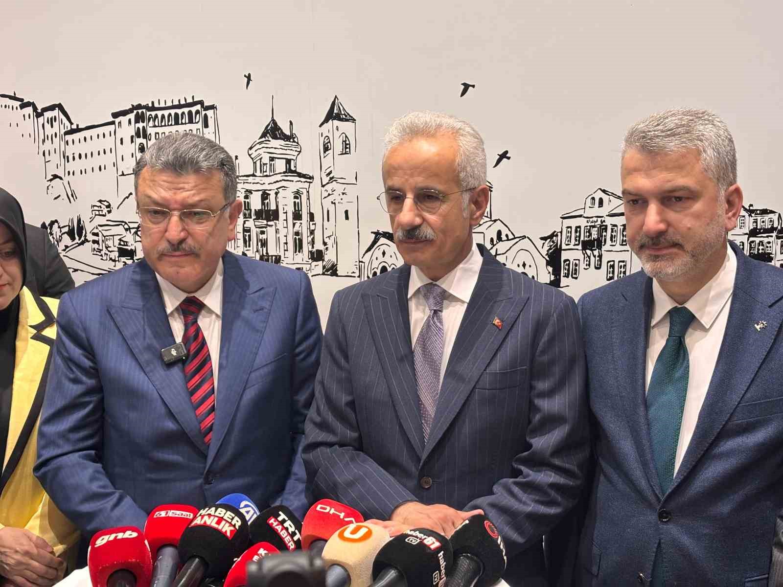 bakan uraloglu memleketi trabzonda hemsehrileri ile bayramlasti 0 rCkPmOI2