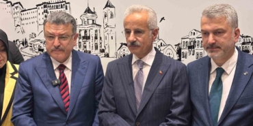 bakan-uraloglu-memleketi-trabzonda-hemsehrileri-ile-bayramlasti-8sKGVc2H.jpg