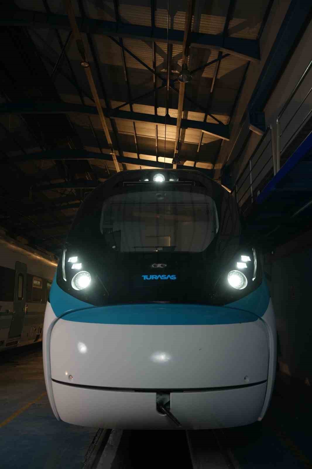 bakan uraloglu milli elektrikli hizli trenimizi 2026 yili icerisinde raylara indirerek test surecini baslatacagiz PGnnjO8u