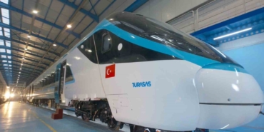 bakan-uraloglu-milli-elektrikli-hizli-trenimizi-2026-yili-icerisinde-raylara-indirerek-test-surecini-baslatacagiz-uKzNajgc.jpg