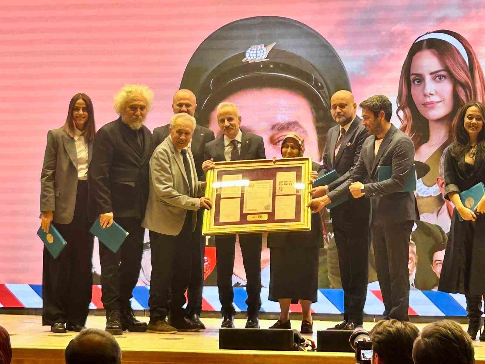 bakan uraloglu teskilatimizin 186 yilinda bak postaci geliyor filmini seyretmis olmaktan mutluluk duydum 2 6WNwATYF