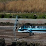 bakan-uraloglu-test-surecleri-basariyla-devam-eden-milli-elektrikli-hizli-trenimiz-saatte-240-kilometre-Bax7wej6.jpg