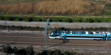 bakan-uraloglu-test-surecleri-basariyla-devam-eden-milli-elektrikli-hizli-trenimiz-saatte-240-kilometre-Bax7wej6.jpg