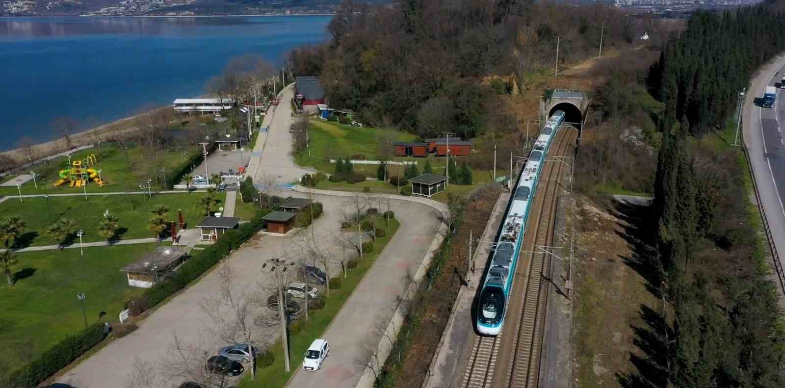 Bakan Uraloğlu: "Test süreçleri başarıyla devam eden Milli Elektrikli Hızlı Tren’imiz saatte 240 kilometre hıza ulaştı" 6 bakan uraloglu test surecleri basariyla devam eden milli elektrikli hizli trenimiz saatte 240 kilometre BuwZiaD2