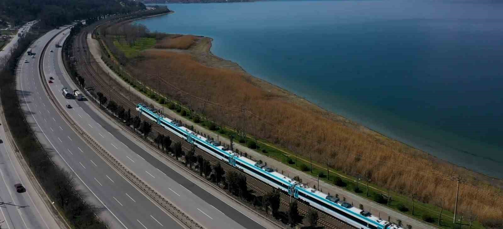 Bakan Uraloğlu: "Test süreçleri başarıyla devam eden Milli Elektrikli Hızlı Tren’imiz saatte 240 kilometre hıza ulaştı" 5 bakan uraloglu test surecleri basariyla devam eden milli elektrikli hizli trenimiz saatte 240 kilometre GnRYfJER