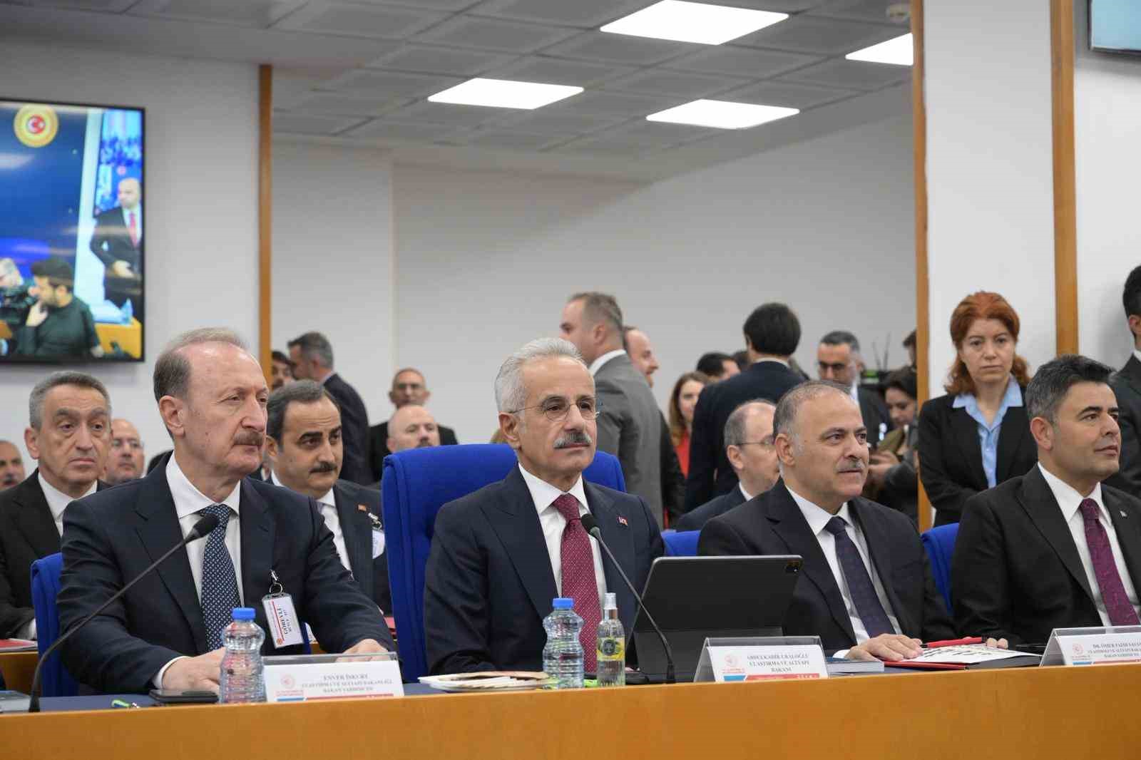 Bakan Uraloğlu: "Toplam yatırım tutarı 189 milyar lira olan 44 projeyi tamamladık" 4 bakan uraloglu toplam yatirim tutari 189 milyar lira olan 44 projeyi tamamladik 0 rtnv6eJZ