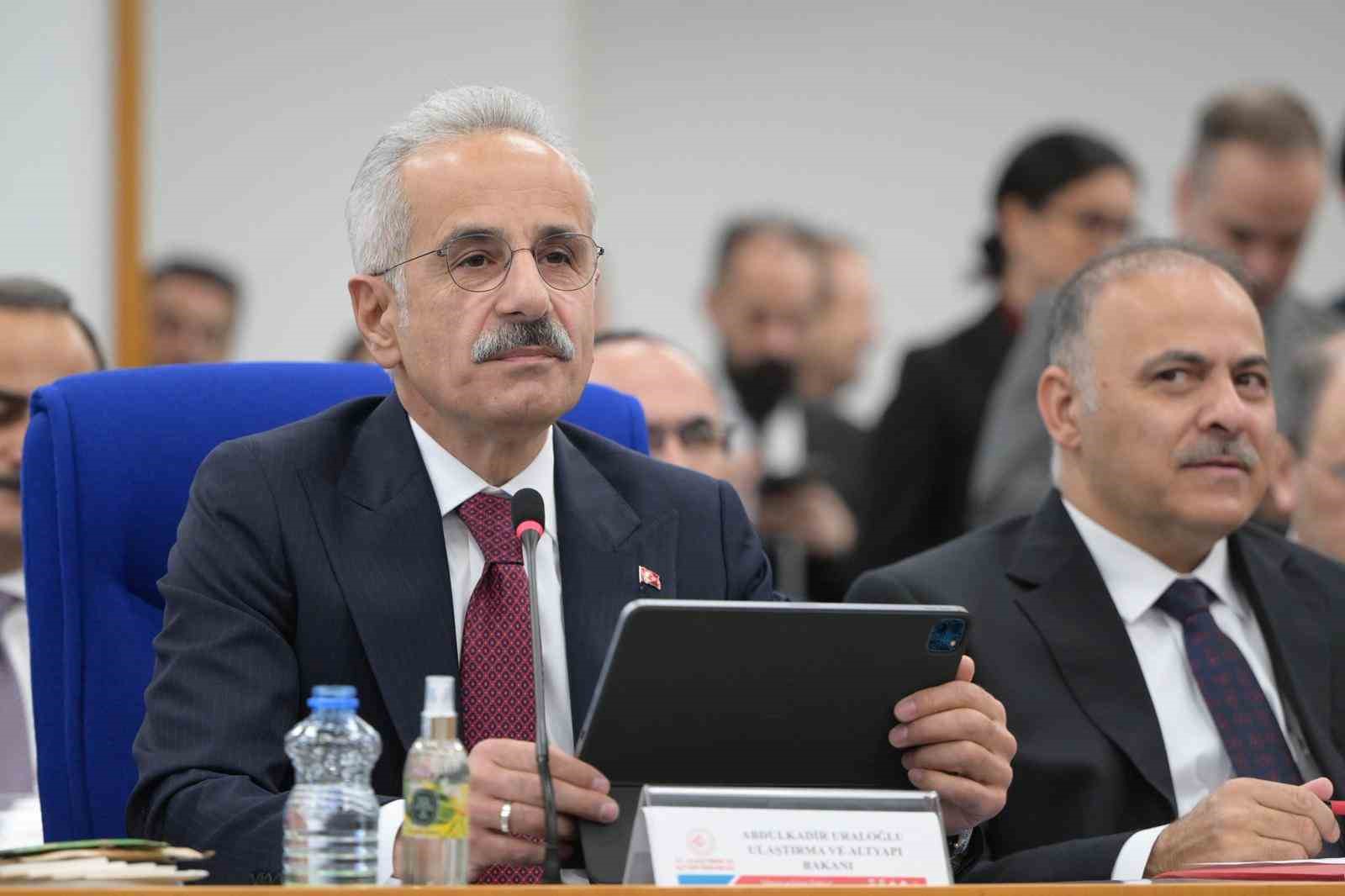 Bakan Uraloğlu: "Toplam yatırım tutarı 189 milyar lira olan 44 projeyi tamamladık" 7 bakan uraloglu toplam yatirim tutari 189 milyar lira olan 44 projeyi tamamladik 3 bSCUujSS