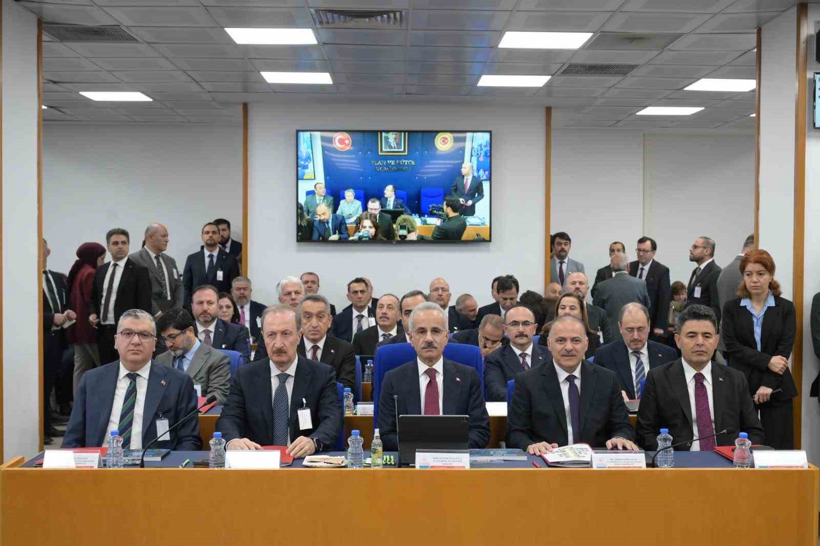 Bakan Uraloğlu: "Toplam yatırım tutarı 189 milyar lira olan 44 projeyi tamamladık" 8 bakan uraloglu toplam yatirim tutari 189 milyar lira olan 44 projeyi tamamladik 4 WtCqASUJ