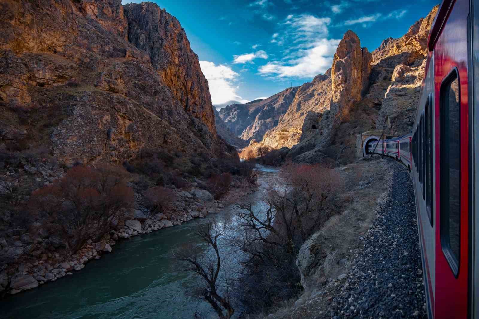 bakan uraloglu turistik dogu ekspresi 10 bin 166 yolcumuza hizmet verdi 4 LtiTcnwZ