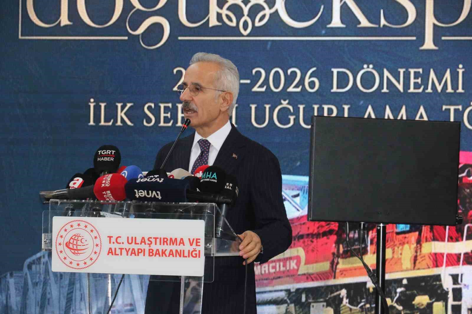Bakan Uraloğlu: "Turistik Doğu Ekspresi’nin yeni sezonunda 10 bin 800 seyahat tutkununa Anadolu’nun büyüsünü yaşatacağız" 11 bakan uraloglu turistik dogu ekspresinin yeni sezonunda 10 bin 800 seyahat tutkununa anadolunun buyusunu 1ut956bU