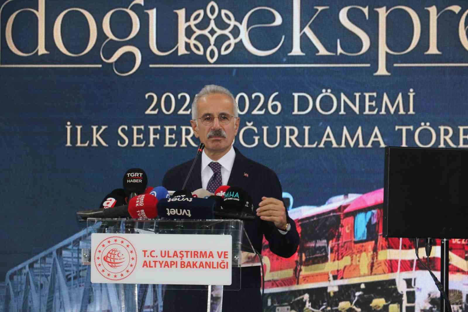 Bakan Uraloğlu: "Turistik Doğu Ekspresi’nin yeni sezonunda 10 bin 800 seyahat tutkununa Anadolu’nun büyüsünü yaşatacağız" 10 bakan uraloglu turistik dogu ekspresinin yeni sezonunda 10 bin 800 seyahat tutkununa anadolunun buyusunu 4TeAIQ8Y