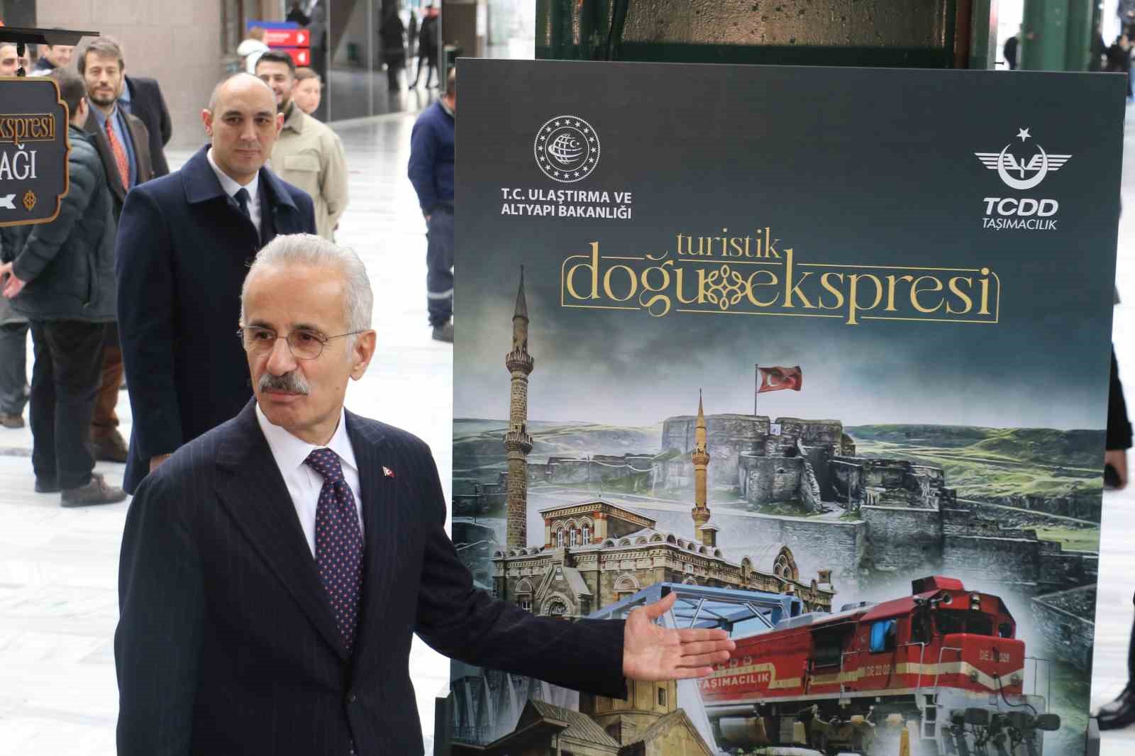 Bakan Uraloğlu: "Turistik Doğu Ekspresi’nin yeni sezonunda 10 bin 800 seyahat tutkununa Anadolu’nun büyüsünü yaşatacağız" 5 bakan uraloglu turistik dogu ekspresinin yeni sezonunda 10 bin 800 seyahat tutkununa anadolunun buyusunu