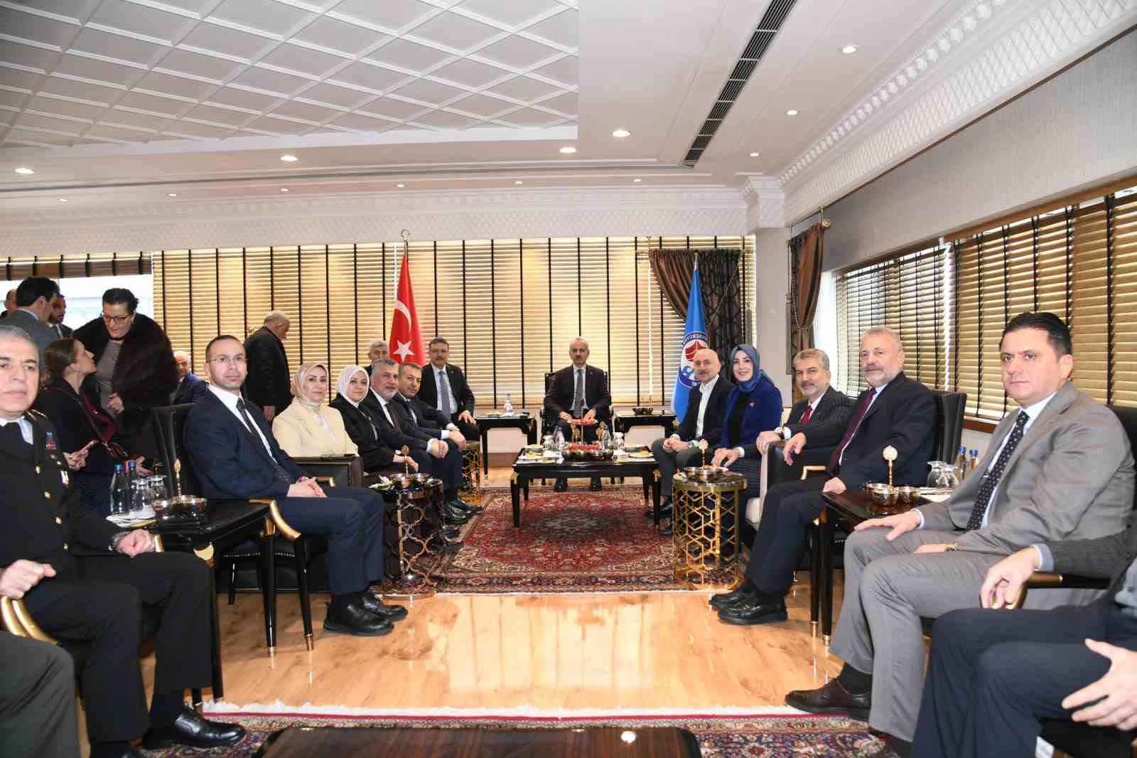 Bakan Uraloğlu: "Türkiye, tüm bu karmaşanın içerisinde bir güven adası olarak konumunu güçlü bir şekilde yürütüyor" 8 bakan uraloglu turkiye tum bu karmasanin icerisinde bir guven adasi olarak konumunu guclu bir fvpCG2YC