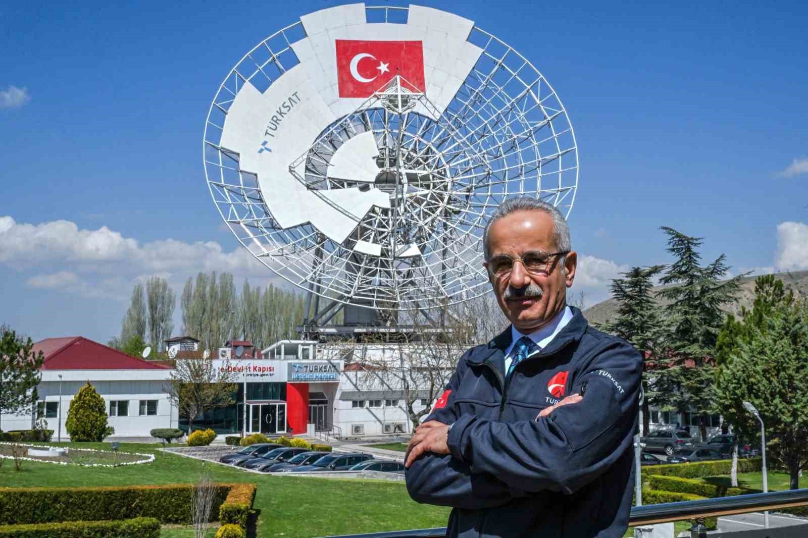 Bakan Uraloğlu: "TÜRKSAT 6A ile ülkemizi haberleşme uydusu tasarlayıp üretebilen dünyadaki 11 ülke arasına taşıdık" 4 bakan uraloglu turksat 6a ile ulkemizi haberlesme uydusu tasarlayip uretebilen dunyadaki 11 ulke arasina XUTuULqW