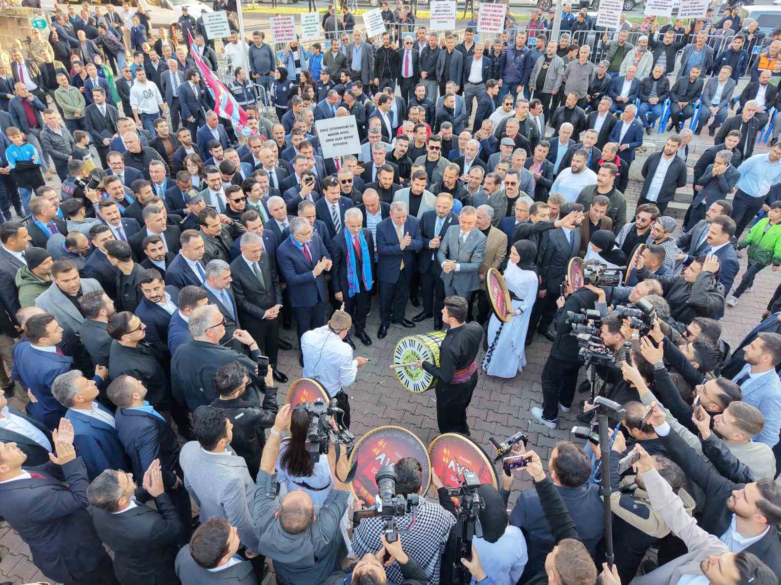 Bakan Uraloğlu ve Işıkhan Midyat Belediyesini ziyaret etti 4 bakan uraloglu ve isikhan midyat belediyesini ziyaret etti 0 TpJTk833