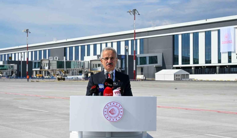 bakan-uraloglu-yeni-kulemiz-sadece-bir-hava-trafik-binasi-degil-ayni-zamanda-antalyanin-simgelerinden-5qxOSb97.jpg