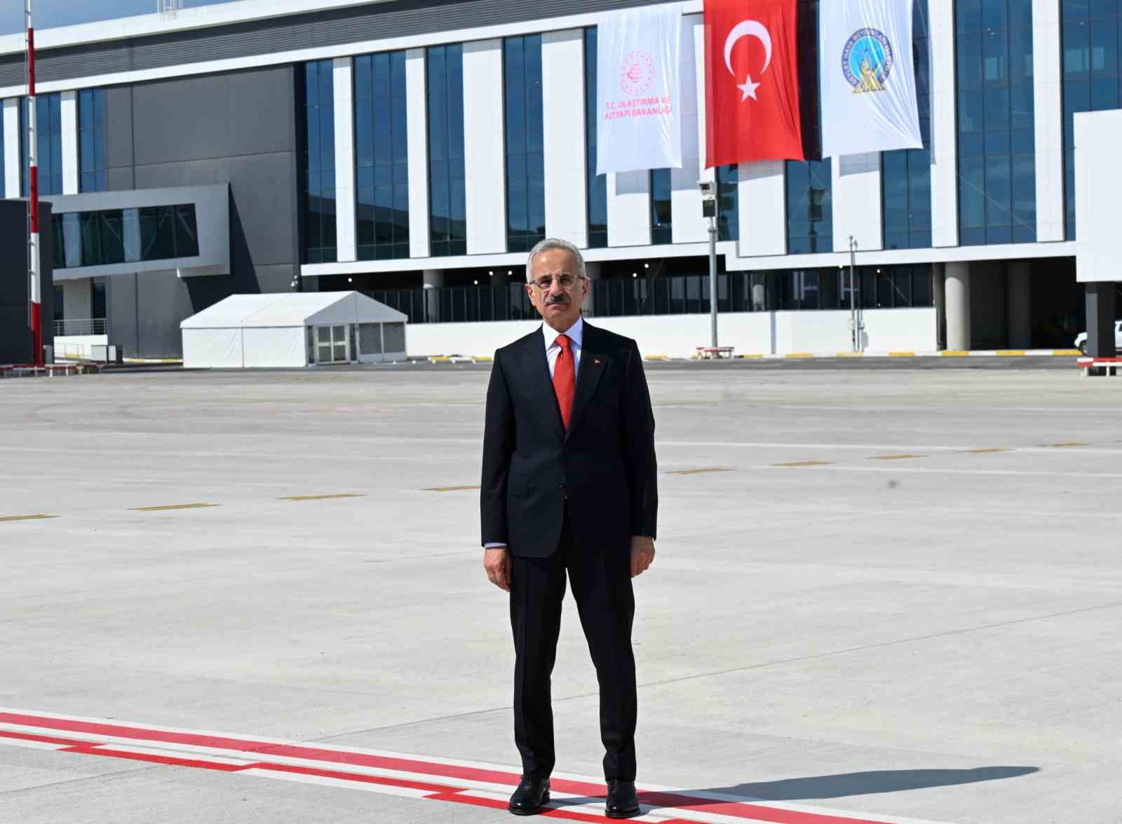 bakan uraloglu yeni kulemiz sadece bir hava trafik binasi degil ayni zamanda antalyanin simgelerinden 8JIa5HqC