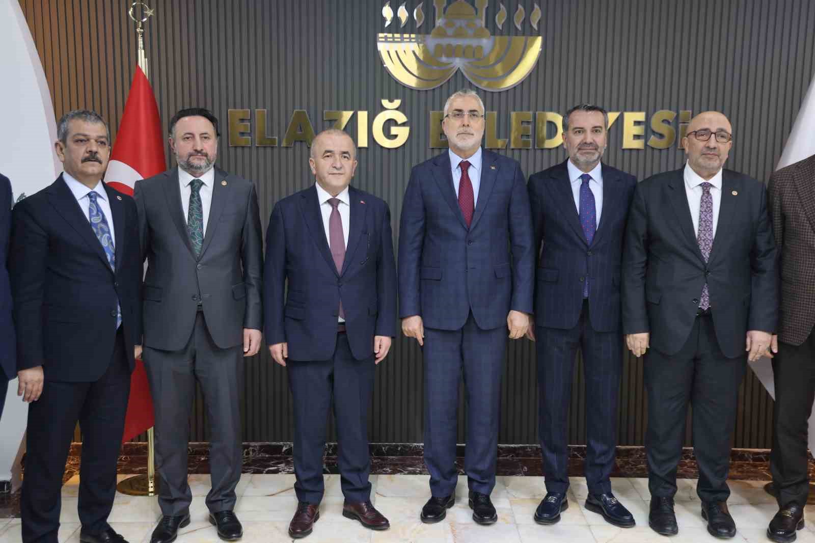 bakan vedat isikhan elazigda 3 2JWIsHIQ