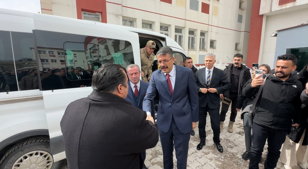 bakan yardimciligina atanan vali ali celikten veda ziyareti 4 Hjc3fWi5