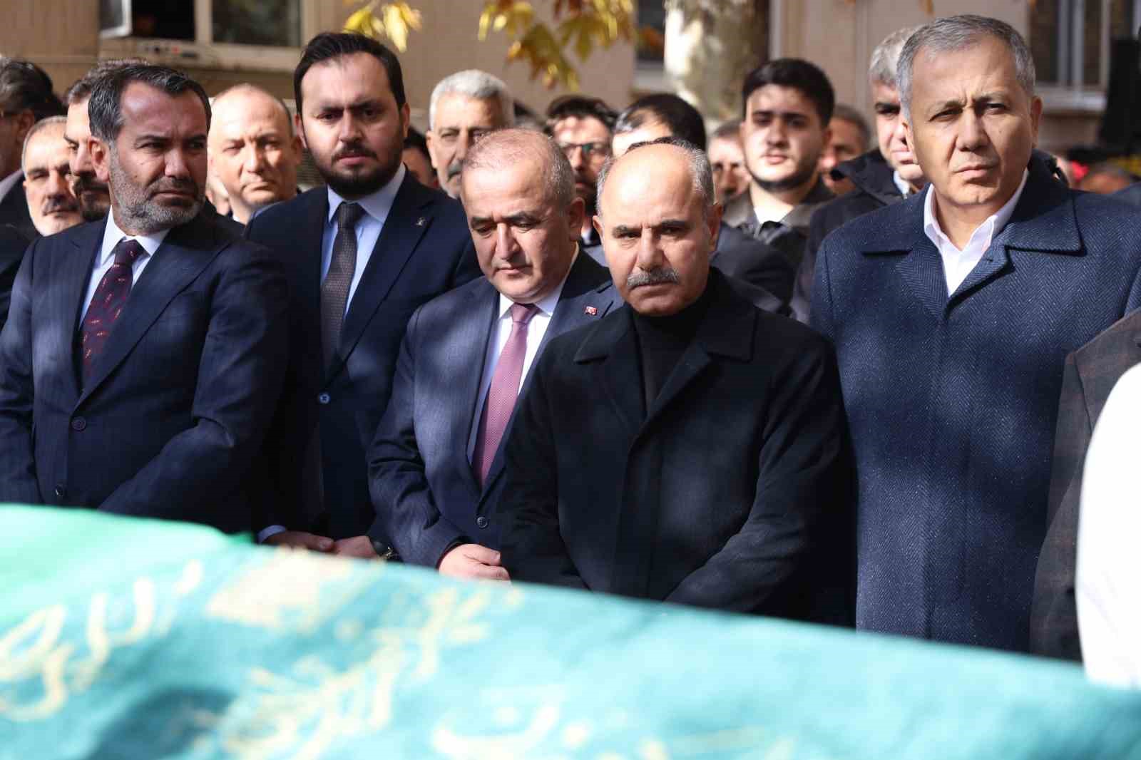bakan yardimcisi aktasin annesi son yolculuguna ugurlandi 2 bAQYQKf6