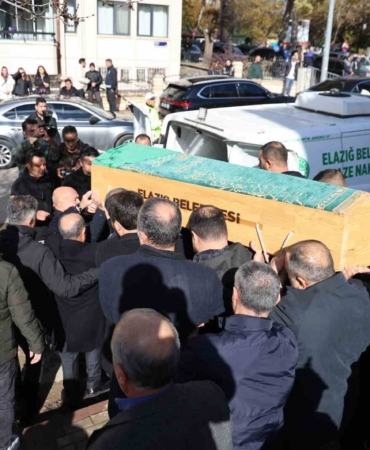 bakan-yardimcisi-aktasin-annesi-son-yolculuguna-ugurlandi-2POn5yCW.jpg