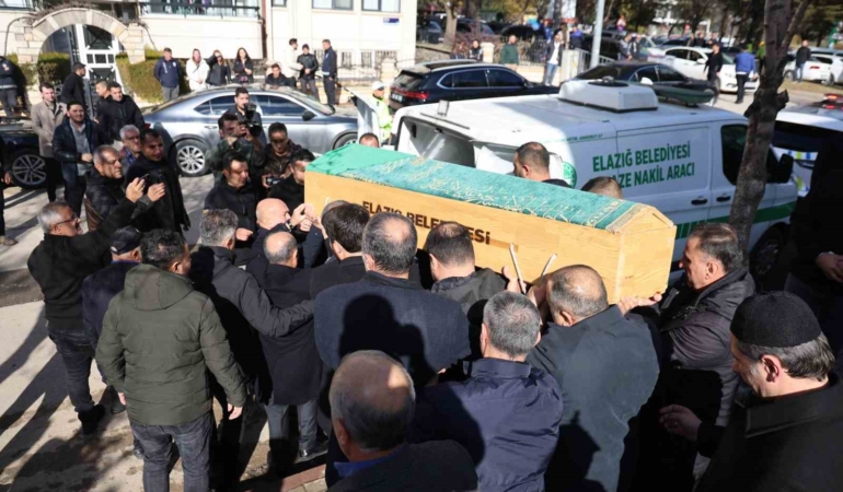 bakan-yardimcisi-aktasin-annesi-son-yolculuguna-ugurlandi-2POn5yCW.jpg