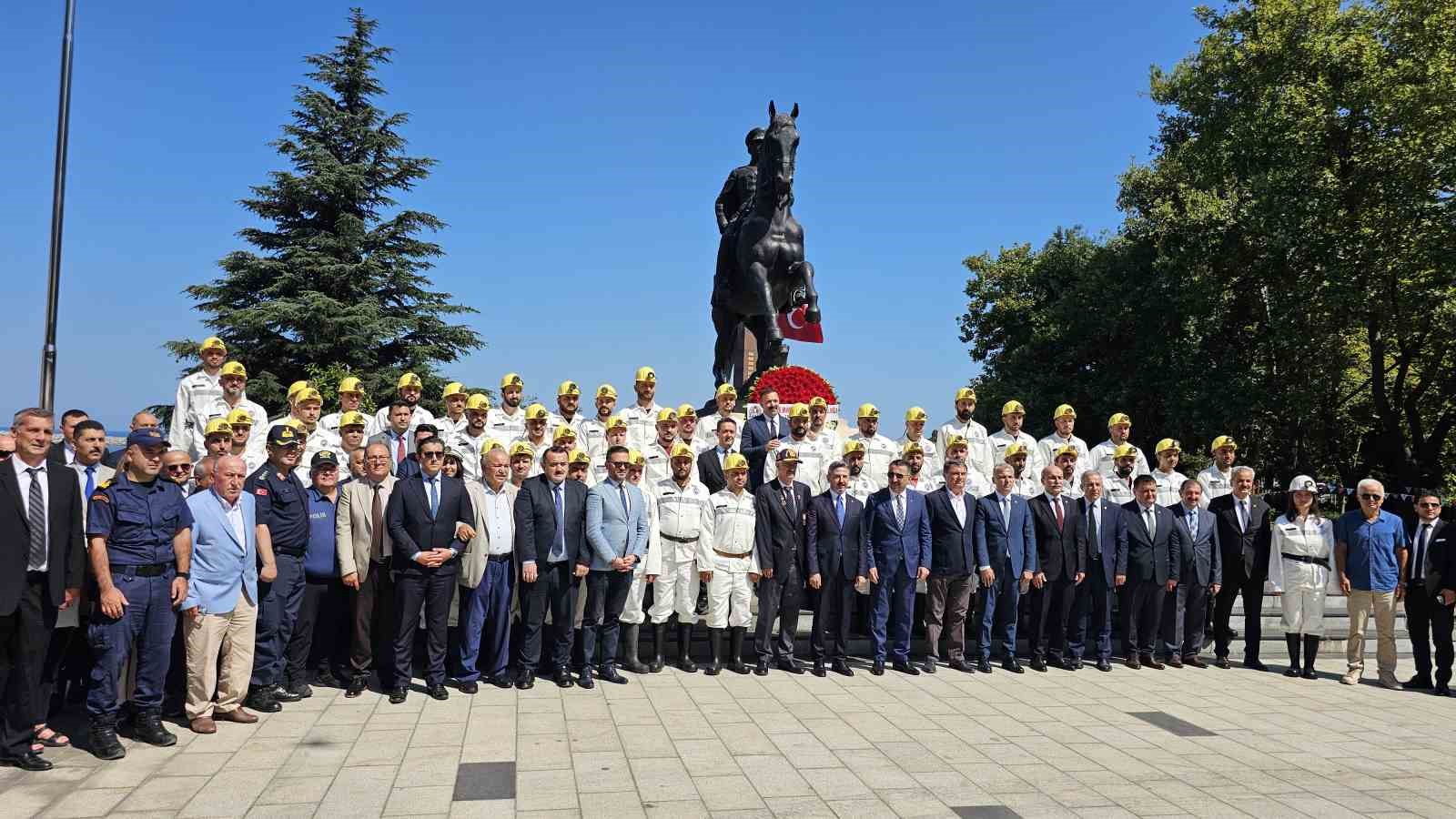 Bakan Yardımcısı Aydın’dan, Amelebirliği’nin 103. yılında madencilere deprem teşekkürü 8 bakan yardimcisi aydindan amelebirliginin 103 yilinda madencilere deprem tesekkuru 4 pyr5Vb7q