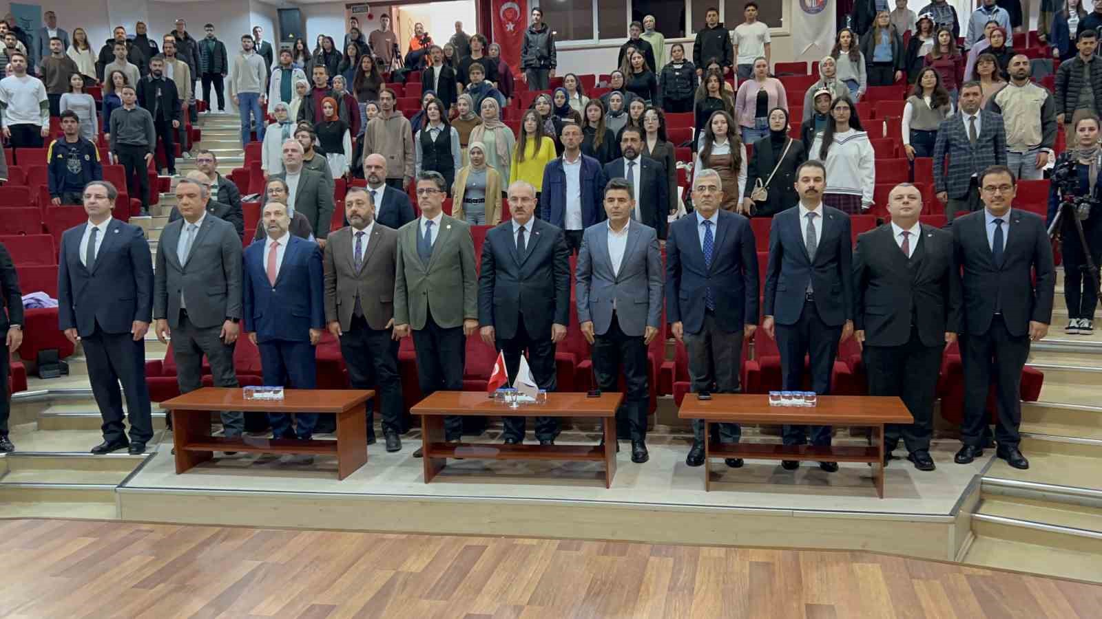 bakan yardimcisi boyraz ufest canakkalede genclerle bulustu 1 CBPrLp5s