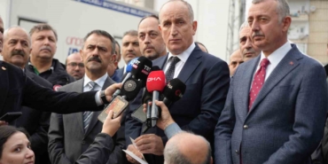 bakan-yardimcisi-bulut-bu-binanin-zarar-gormesinde-zemin-onemli-bir-etken-olmus-cDCsNcqz.jpg