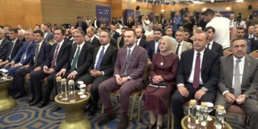 bakan-yardimcisi-burak-demiralp-van-golunde-yillarin-biriktirdigi-kirlilik-yukune-nester-vurduk-rJCTuaRm.jpg