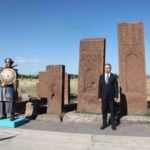 bakan-yardimcisi-demiralp-ahlatta-selcuklu-mezarligini-ziyaret-etti-m2mUYqa3.jpg