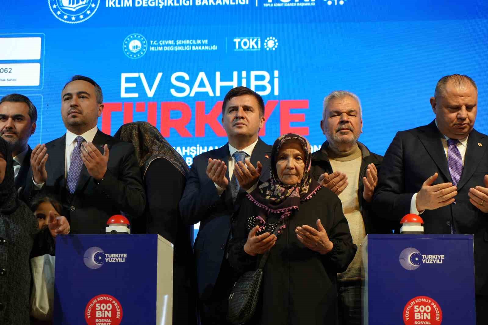 bakan yardimcisi demiralpten kurada ismi cikmayanlara umut veren aciklama konut uretimi devam edecek 3 ClVkuDzP
