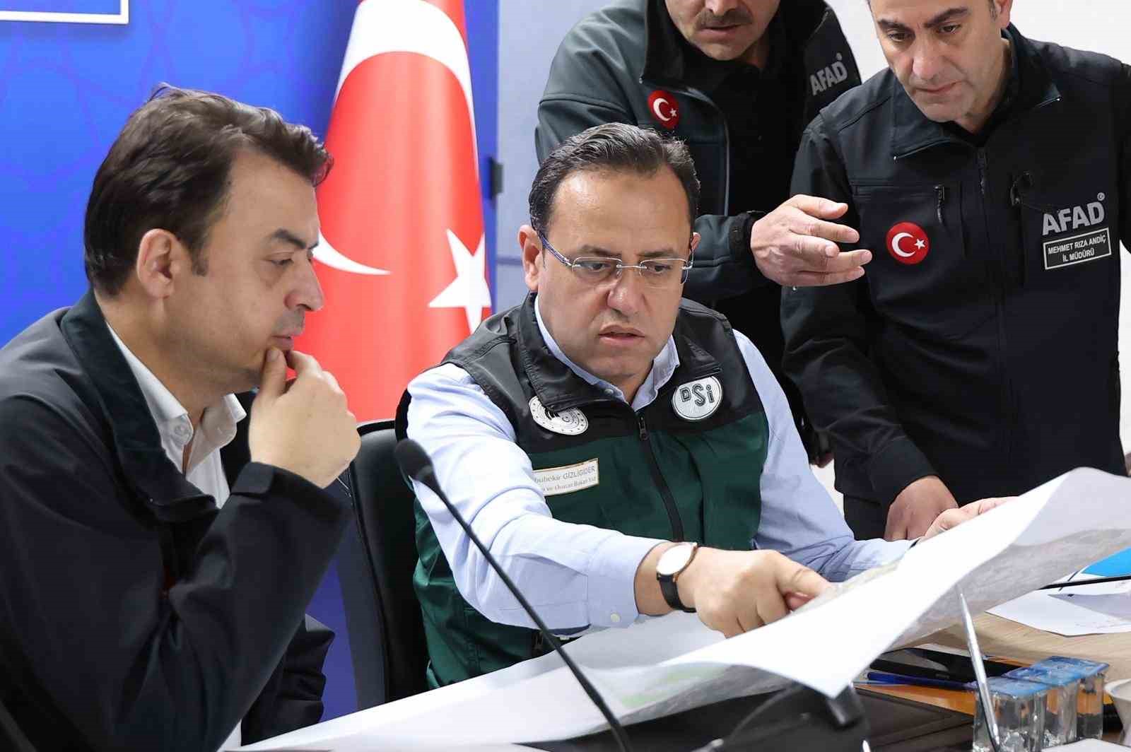 Bakan Yardımcısı Gizligider: "Reşadiye’de debi saniyede 354, Niksar’da ise 479 metreküpe ulaştı" 7 bakan yardimcisi gizligider resadiyede debi saniyede 354 niksarda ise 479 metrekupe ulasti 3 ZWvFCuva