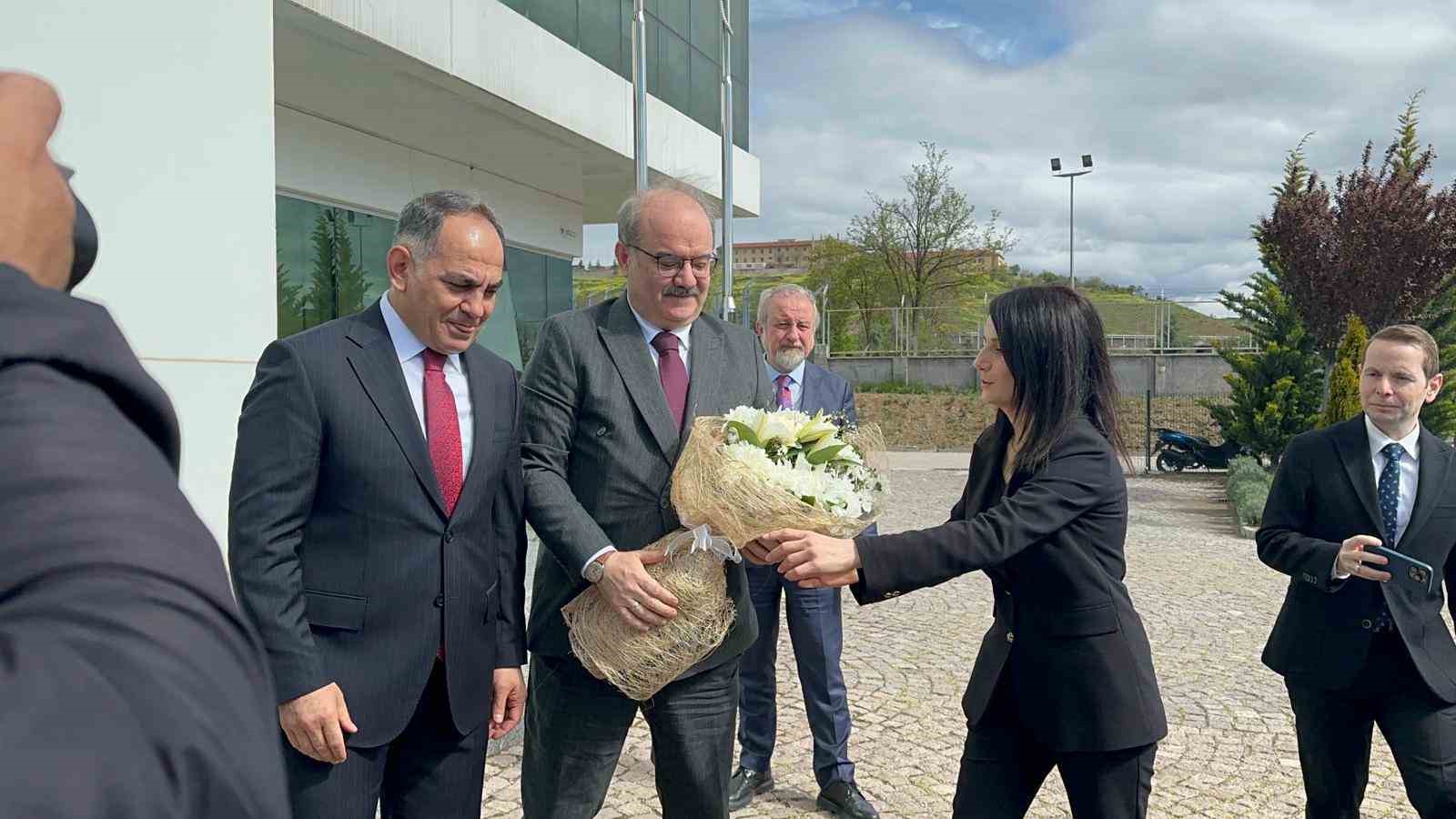 bakan yardimcisi serdar cam cankiri devletimize katma deger uretmektedir 2 tNULmgDE