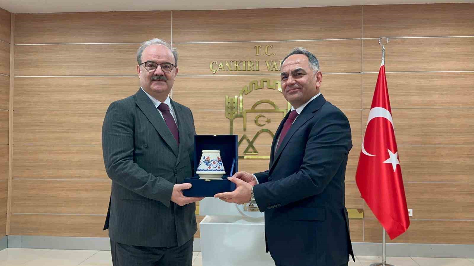bakan yardimcisi serdar cam cankiri devletimize katma deger uretmektedir 4 geG5nCau