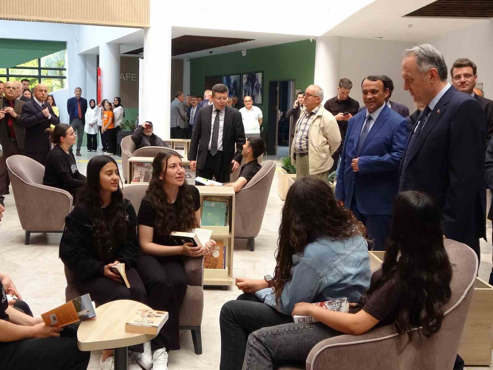 bakan yardimcisi yazgi 1300u askin halk kutuphanesini 39 milyon kullaniciyla bulusturuyoruz 3 Fv5vWvKC