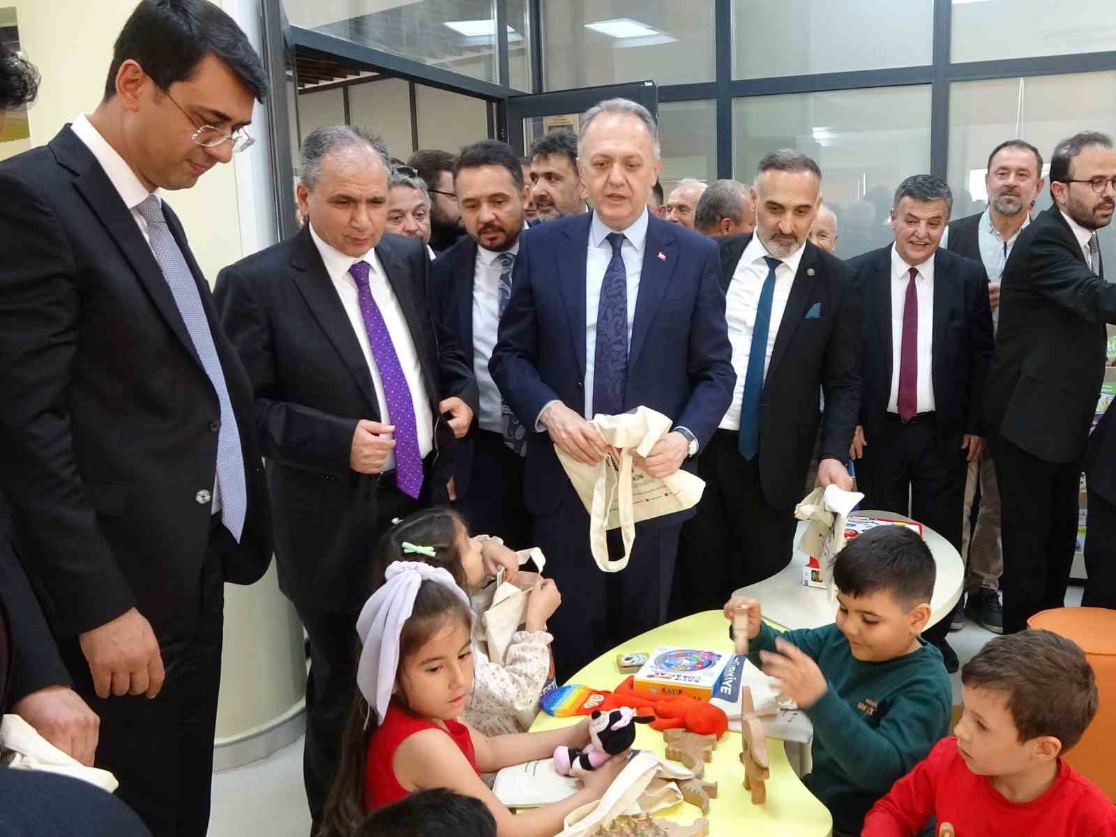 bakan yardimcisi yazgi 1300u askin halk kutuphanesini 39 milyon kullaniciyla bulusturuyoruz 4 TBURBP3p