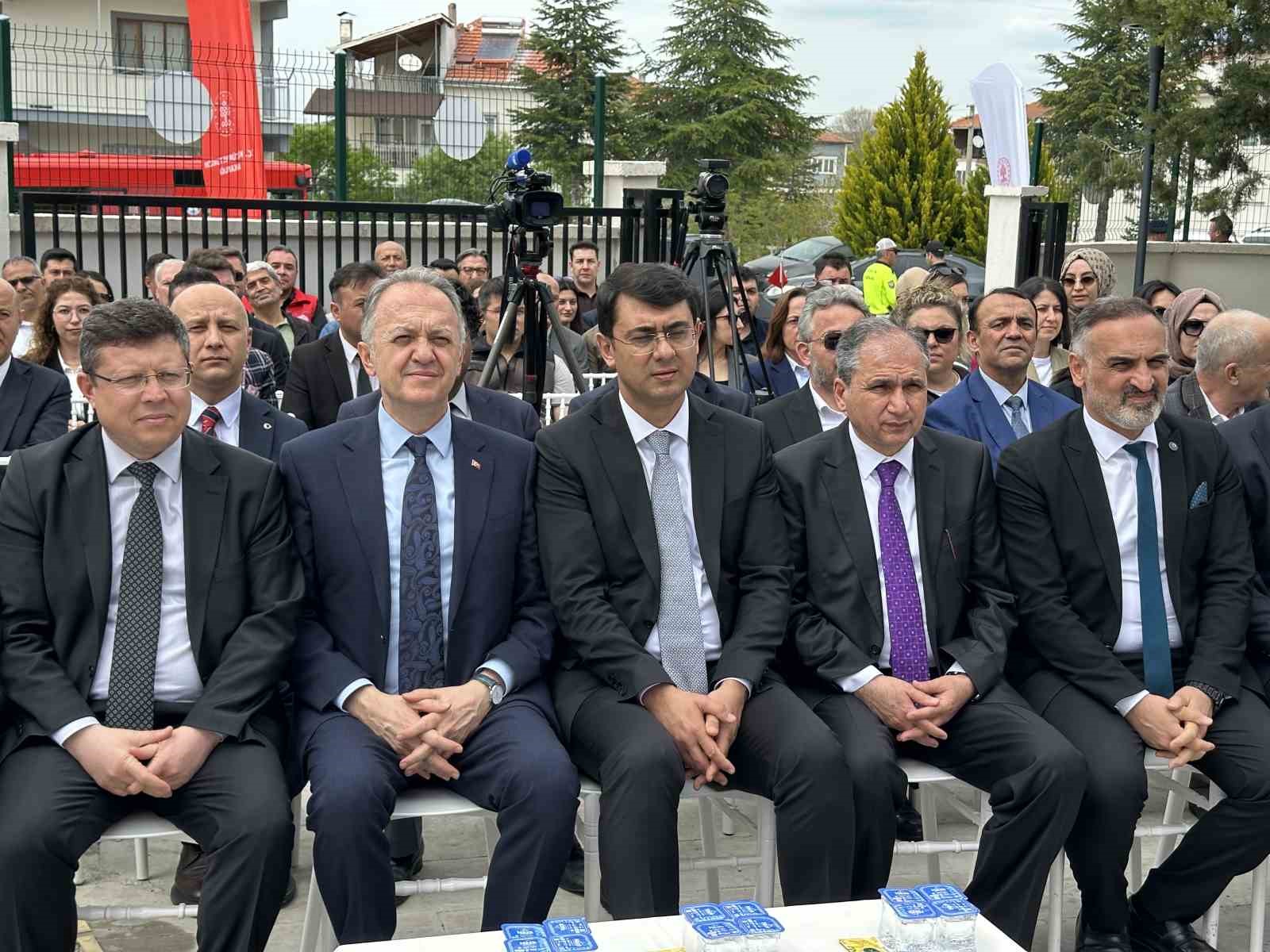 bakan yardimcisi yazgi 1300u askin halk kutuphanesini 39 milyon kullaniciyla bulusturuyoruz 7 Lgsq8POk