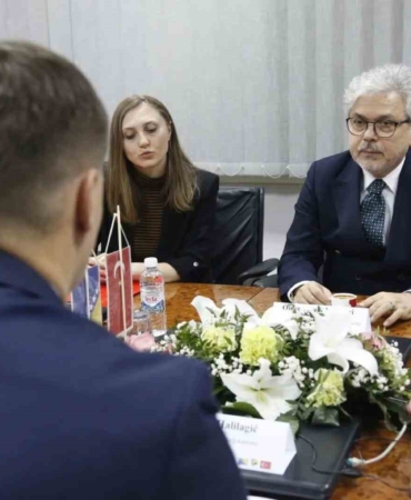 bakan-yardimcisi-yelkenci-bosna-hersekte-temaslarda-bulundu-yXLHqHyt.jpg
