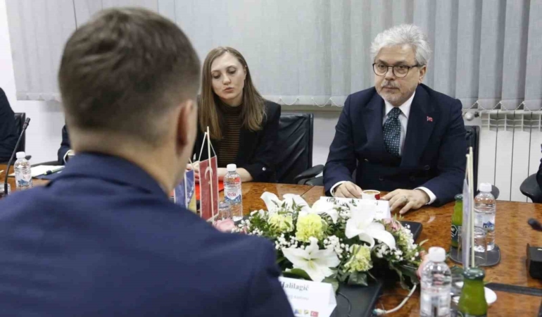 bakan-yardimcisi-yelkenci-bosna-hersekte-temaslarda-bulundu-yXLHqHyt.jpg