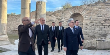 bakan-yardimcisi-yelkenci-stratonikeia-antik-kentini-gezdi-BwjLypfP.jpg
