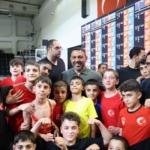 bakan-yardimcisi-yerlikaya-turkiye-minikler-gures-sampiyonasini-takip-etti-JCMYtenA.jpg