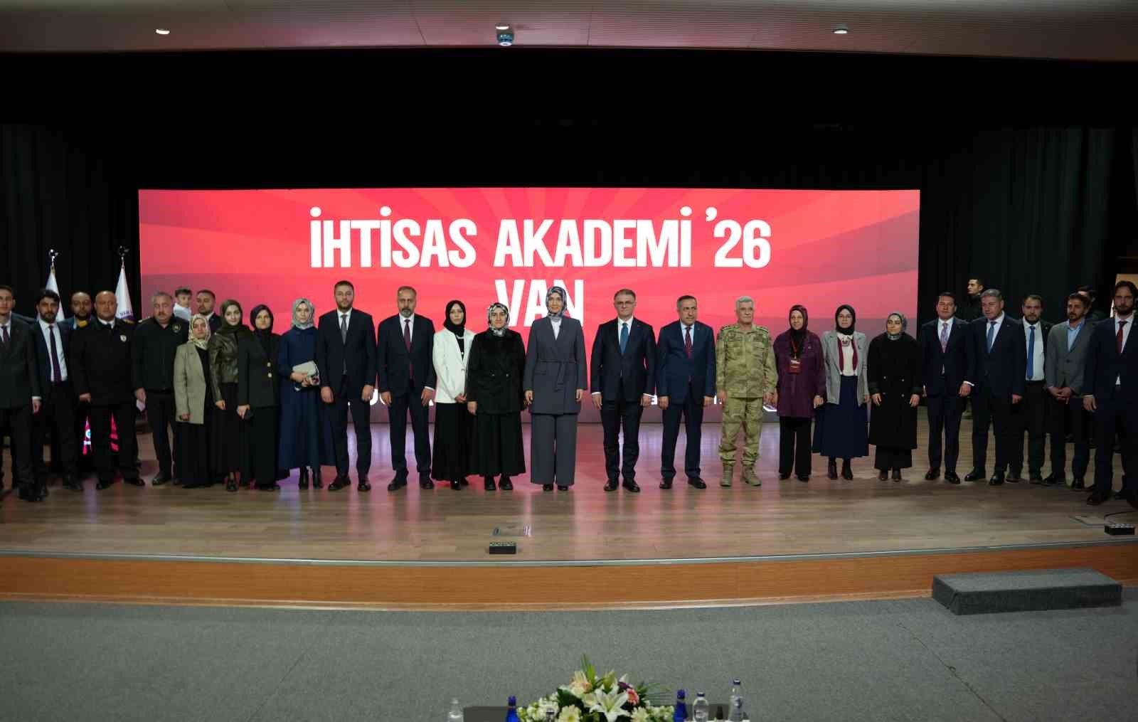 bakan yardimcisi yigitbasi cumhuriyet tarihindeki 10 kadin valinin 9u cumhurbaskanimizin doneminde atandi 3