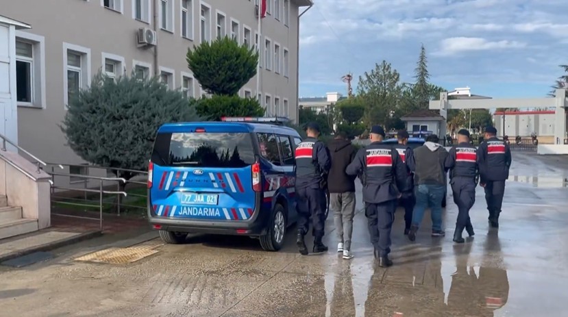 Bakan Yerlikaya: "10 il merkezli düzenlenen operasyonlarımızda; 5,8 milyar liralık işlem hacmi bulunan 79 şüpheliyi yakaladık" 4 bakan yerlikaya 10 il merkezli duzenlenen operasyonlarimizda 58 milyar liralik islem hacmi bulunan 79 1jL5ZH1r