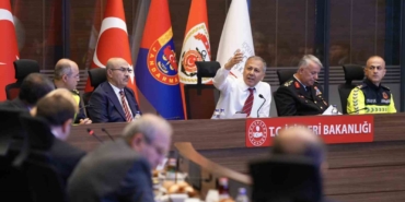 bakan-yerlikaya-36-maddelik-trafik-kanunu-1-ocak-2026dan-itibaren-yururluge-girecek-HhsAgNKf.jpg