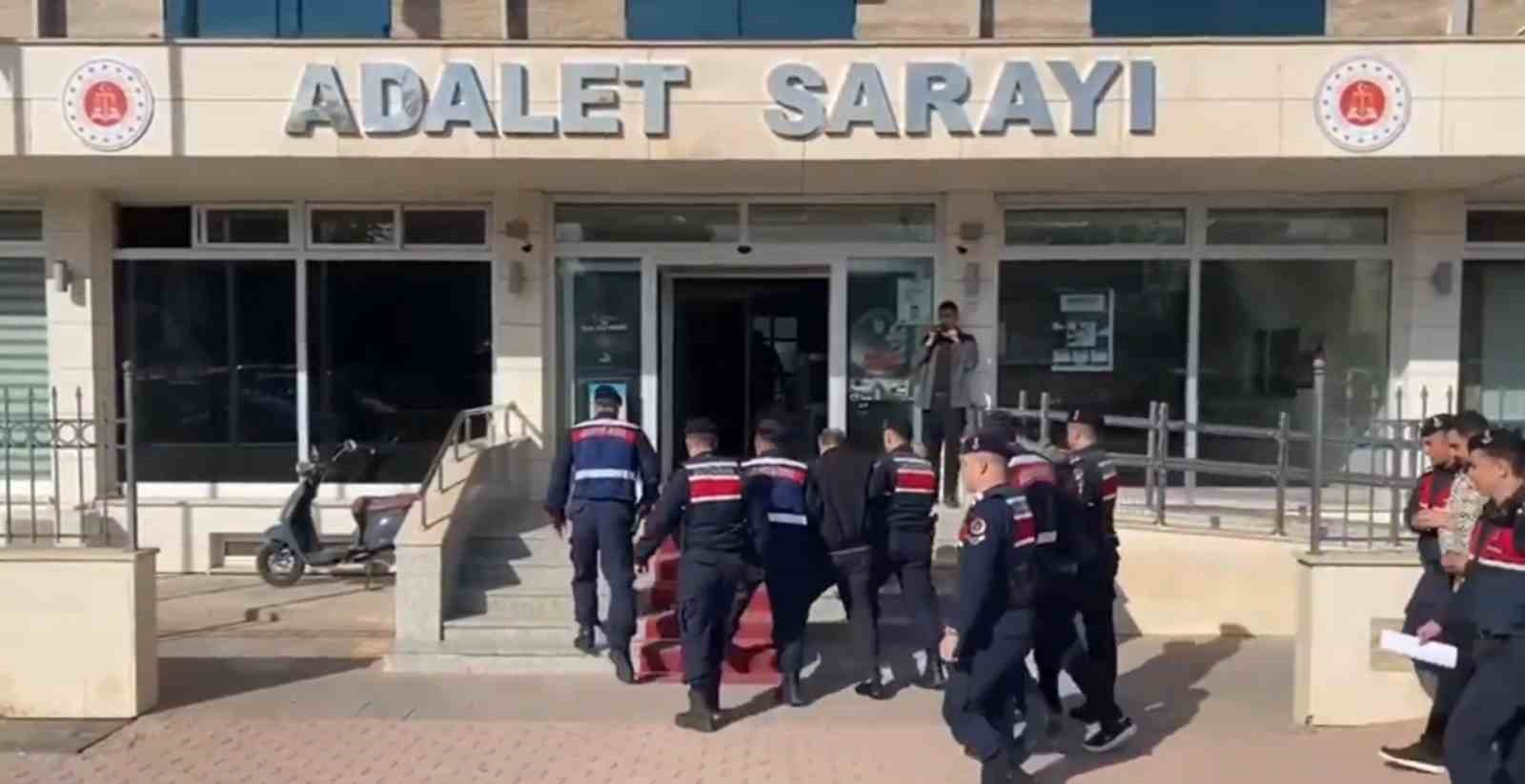 Bakan Yerlikaya: "7 İlde 7 ayrı organize suç örgütüne yönelik operasyonlarımızda 67 şüpheliyi yakaladık" 4 bakan yerlikaya 7 ilde 7 ayri organize suc orgutune yonelik operasyonlarimizda 67 supheliyi yakaladik UnrbS5n9